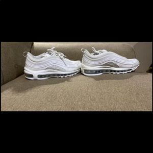 White Nike shoes size 7